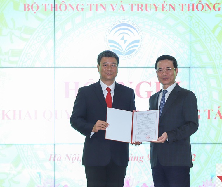 Bộ TT&TT điều động và bổ nhiệm cán bộ tại nhiều đơn vị ảnh 5