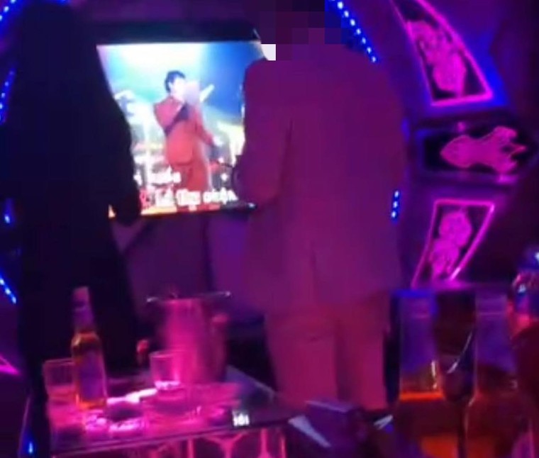 Quận Cầu Giấy: Chính quyền lập chốt canh cơ sở karaoke vi phạm ảnh 2