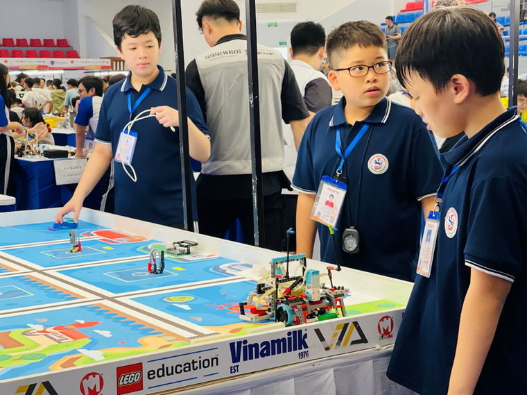 Học sinh quận Ba Đình giành giải Vàng trong Cuộc thi Robot thế giới 2023 tại Việt Nam ảnh 2