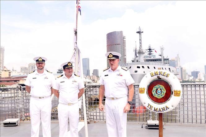 Hai tàu hải quân Hoàng Gia New Zealand thăm hữu nghị Việt Nam ảnh 5