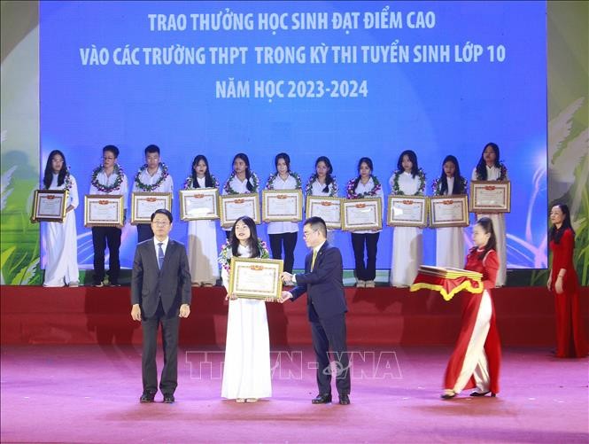 Ninh Bình: Quỹ Khuyến học Đinh Bộ Lĩnh 2023 vinh danh hàng trăm học sinh, sinh viên ảnh 2