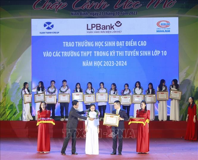 Ninh Bình: Quỹ Khuyến học Đinh Bộ Lĩnh 2023 vinh danh hàng trăm học sinh, sinh viên ảnh 1