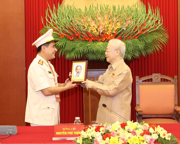 Tổng Bí thư Nguyễn Phú Trọng gặp mặt các điển hình toàn quốc trong học tập và làm theo Bác Hồ ảnh 3