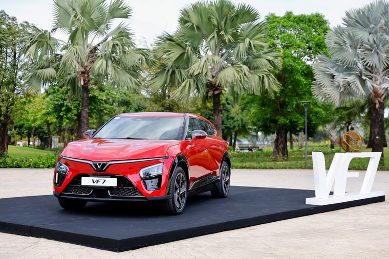 VinFast chính thức nhận đặt cọc xe VF7: Uu đãi 30 triệu cho khách hàng tiên phong ảnh 2