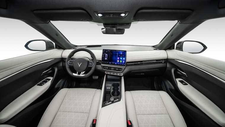 VinFast chính thức nhận đặt cọc xe VF7: Uu đãi 30 triệu cho khách hàng tiên phong ảnh 3