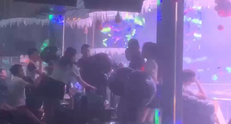 Chứa khách sử dụng ma tuý và bán bóng cười, quán bar Fame có bị thu hồi giấy phép? ảnh 5