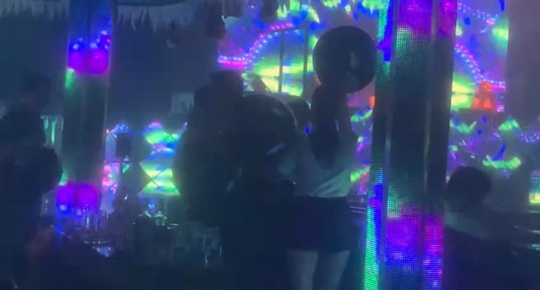 Chứa khách sử dụng ma tuý và bán bóng cười, quán bar Fame có bị thu hồi giấy phép? ảnh 4