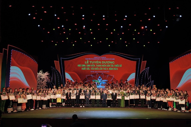 Tuyên dương 143 học sinh, sinh viên, thanh niên dân tộc thiểu số xuất sắc, tiêu biểu ảnh 2