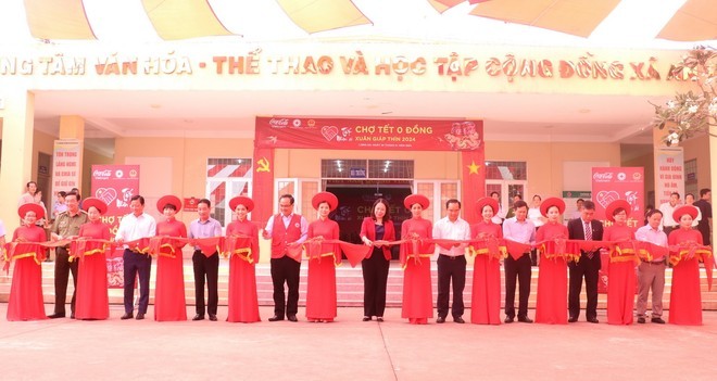 Phó Chủ tịch nước thăm, tặng quà Tết gia đình chính sách, hộ nghèo tại Long An ảnh 1