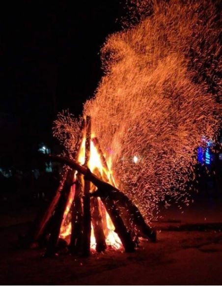 Quảng Bình: Độc đáo tục lấy lửa đêm 30 Tết ở làng bích họa Cảnh Dương ảnh 3