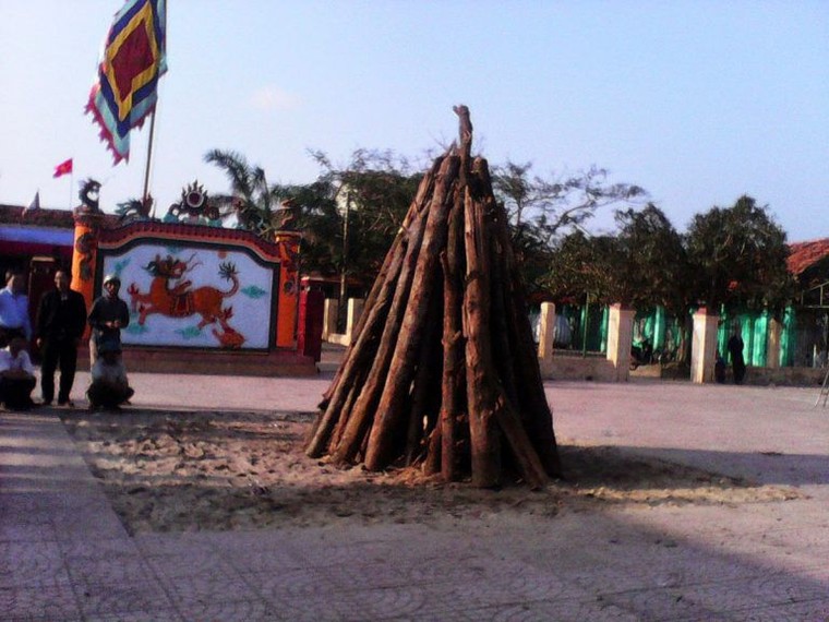 Quảng Bình: Độc đáo tục lấy lửa đêm 30 Tết ở làng bích họa Cảnh Dương ảnh 1