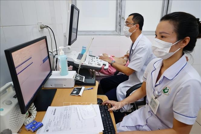 Ngày Thầy thuốc Việt Nam 27/2: Dồn lực nâng cao chất lượng chăm sóc sức khỏe người dân ảnh 4