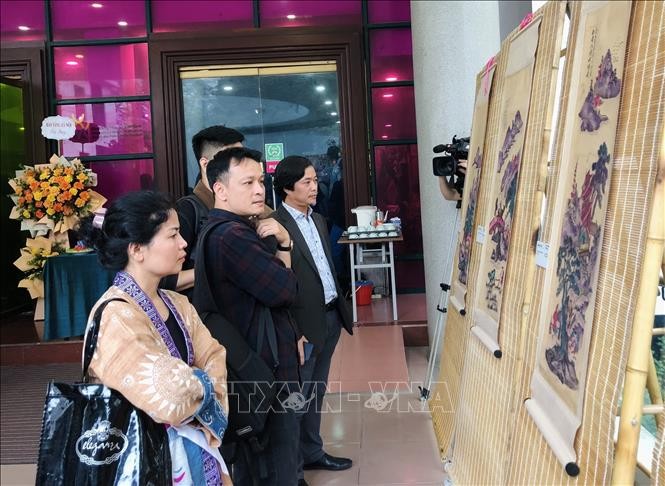 Khai mạc Triển lãm “Tranh truyện Hàng Trống” ảnh 2