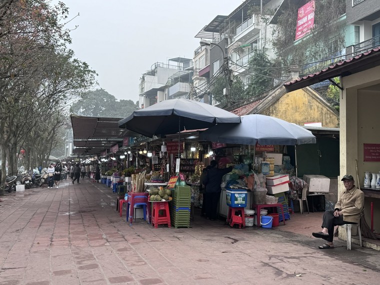 Ki-ốt “mọc” trong khuôn viên Phủ Tây Hồ: Thoải mái hoạt động không phải đóng lệ phí ảnh 1