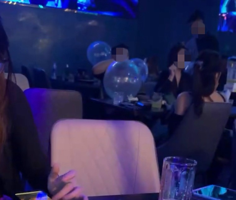 Bị đề xuất là tiền chất ma tuý, bóng cười vẫn được bán tràn lan ở phường Láng Hạ ảnh 2