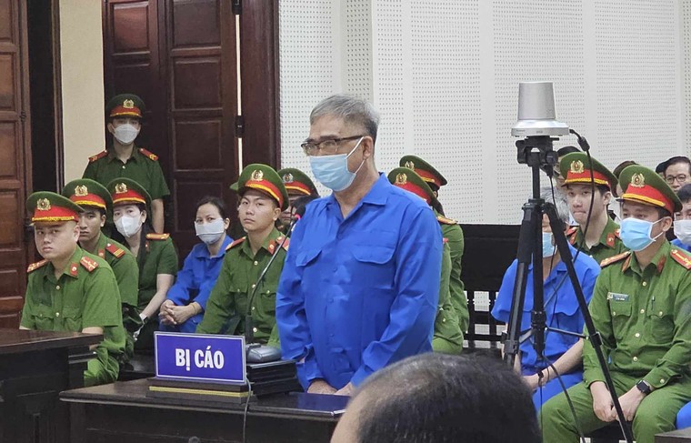 Xét xử ông Đỗ Hữu Ca: Nhiều cơ quan gửi đơn xin giảm nhẹ tội ảnh 1