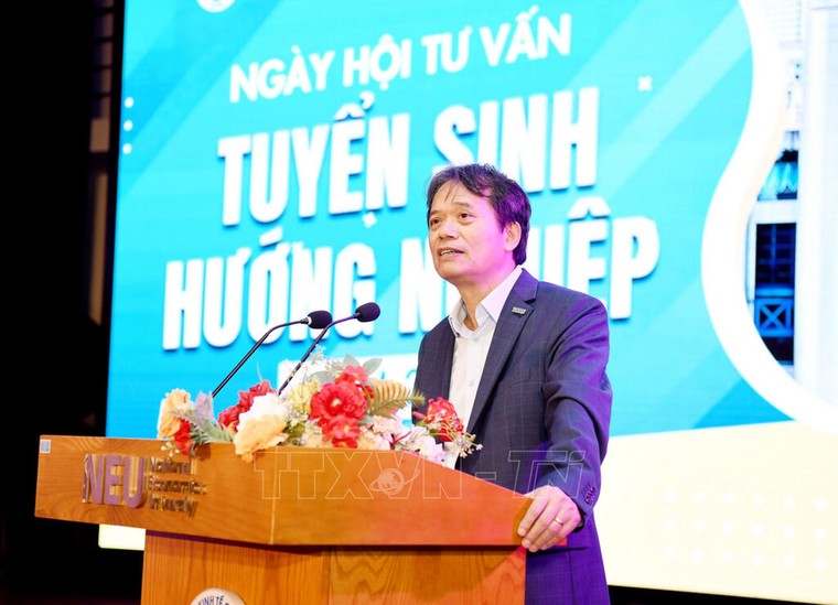 Tuyển sinh Đại học 2024: Đại học Kinh tế Quốc dân nhận hồ sơ xét tuyển kết hợp từ 1/6-25/6 ảnh 1