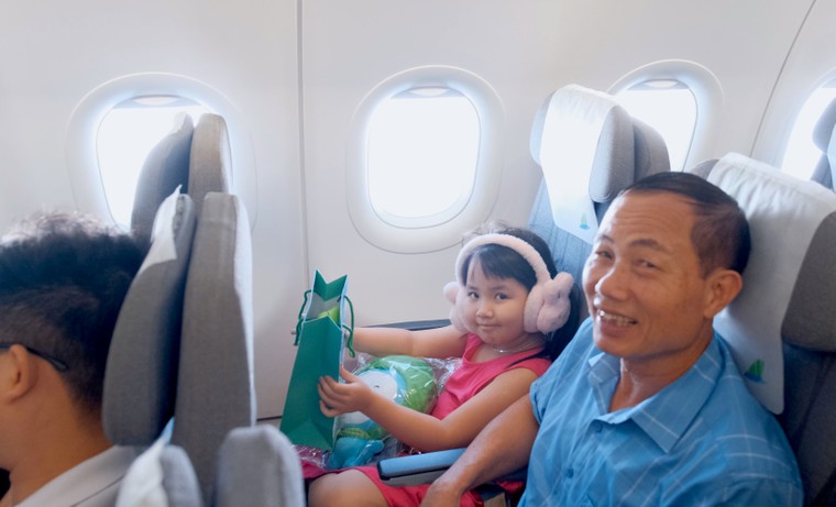 Rộn ràng nụ cười trẻ thơ trên những chuyến bay Bamboo Airways ảnh 4