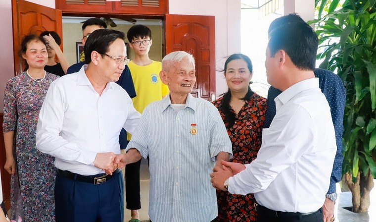 Nhiều hoạt động ý nghĩa kỷ niệm 77 năm Ngày Thương binh - Liệt sĩ ảnh 1