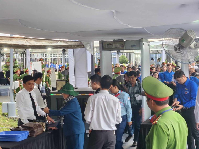 Lễ viếng Tổng Bí thư Nguyễn Phú Trọng tại Thành phố Hồ Chí Minh ảnh 6