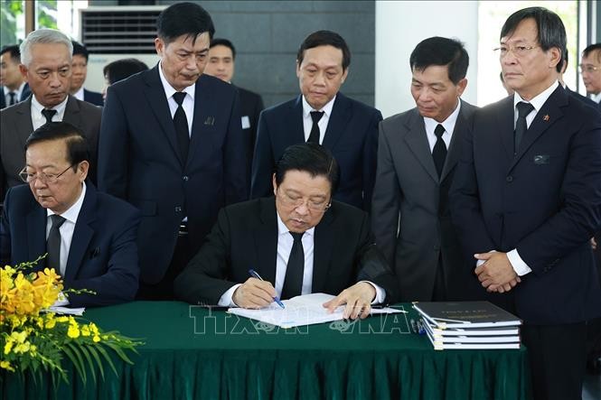 Lễ Quốc tang Tổng Bí thư Nguyễn Phú Trọng: Xúc động những dòng sổ tang của lãnh đạo Đảng, Nhà nước và nhân dân ảnh 8