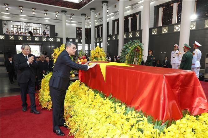 Lễ Quốc tang Tổng Bí thư Nguyễn Phú Trọng: Xúc động những dòng sổ tang của lãnh đạo Đảng, Nhà nước và nhân dân ảnh 2