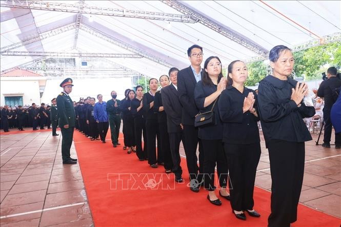 Người dân cả nước bày tỏ niềm tiếc thương “Người học trò xuất sắc của Bác Hồ” ảnh 9