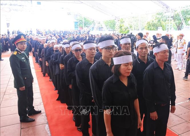 Người dân cả nước bày tỏ niềm tiếc thương “Người học trò xuất sắc của Bác Hồ” ảnh 8