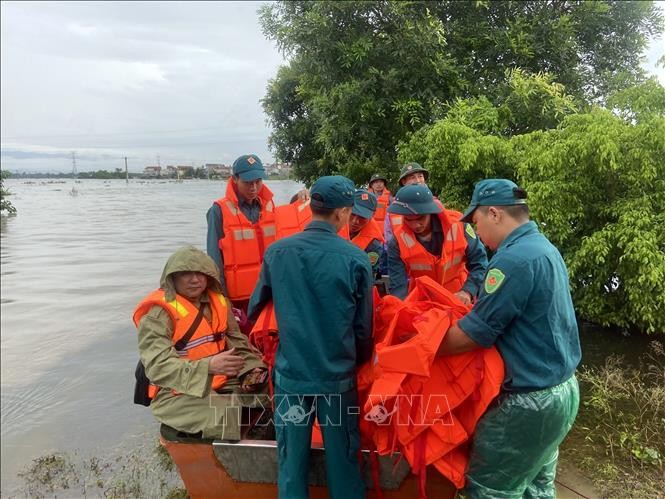 Bí thư Thành ủy Hà Nội Bùi Thị Minh Hoài: Khẩn trương khắc phục khó khăn cho người dân vùng ngập lụt ảnh 2