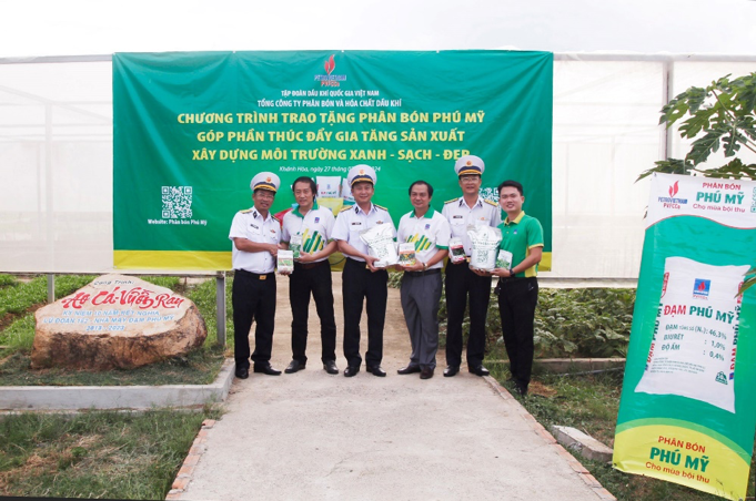 PVFCCo: Nhiều hoạt động thiết thực, ý nghĩa kỷ niệm ngày Thương binh Liệt sỹ ảnh 3