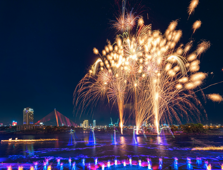 Show diễn với mức đầu tư hàng tỷ đồng mỗi đêm tại Đà Nẵng vừa bổ sung loạt hiệu ứng pháo hoa mới đẹp xuất sắc ảnh 2