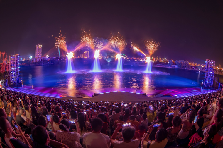 Show diễn với mức đầu tư hàng tỷ đồng mỗi đêm tại Đà Nẵng vừa bổ sung loạt hiệu ứng pháo hoa mới đẹp xuất sắc ảnh 5