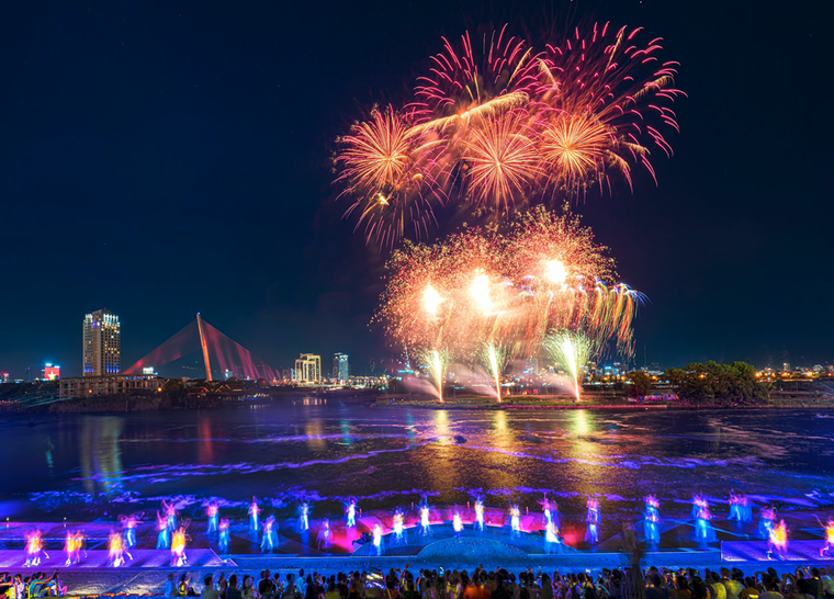 Show diễn với mức đầu tư hàng tỷ đồng mỗi đêm tại Đà Nẵng vừa bổ sung loạt hiệu ứng pháo hoa mới đẹp xuất sắc ảnh 6