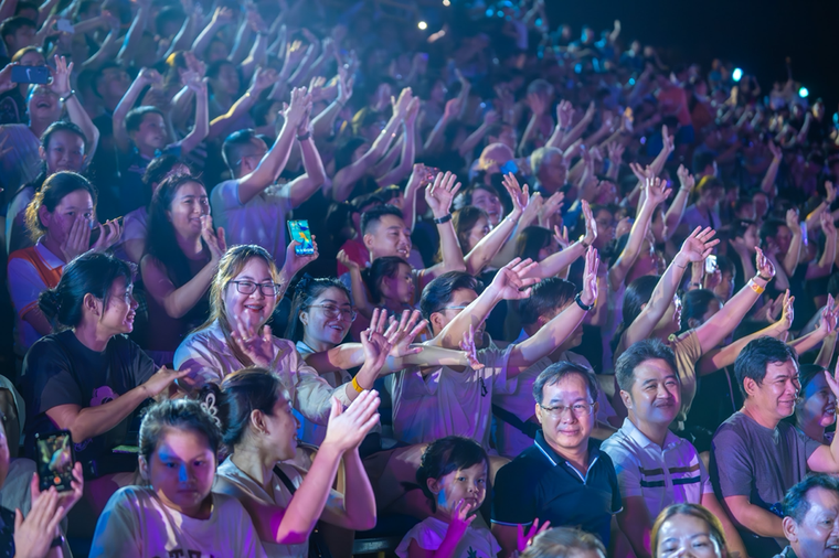 Show diễn với mức đầu tư hàng tỷ đồng mỗi đêm tại Đà Nẵng vừa bổ sung loạt hiệu ứng pháo hoa mới đẹp xuất sắc ảnh 7