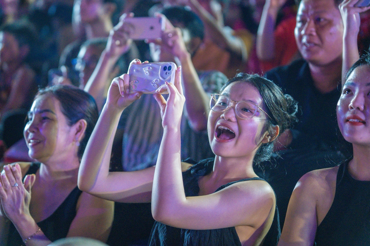 Show diễn với mức đầu tư hàng tỷ đồng mỗi đêm tại Đà Nẵng vừa bổ sung loạt hiệu ứng pháo hoa mới đẹp xuất sắc ảnh 8