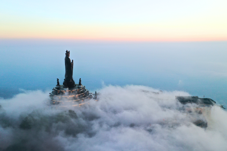 Ngắm núi mây đẹp siêu thực tại “nóc nhà Nam bộ” ảnh 2