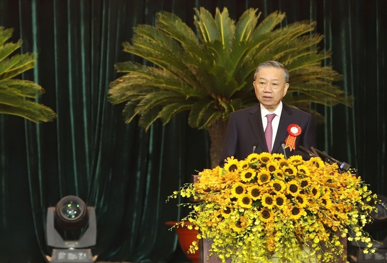 Tổng Bí thư, Chủ tịch nước Tô Lâm trao tặng danh hiệu Anh hùng LLVTND cho Công an TP.HCM ảnh 1