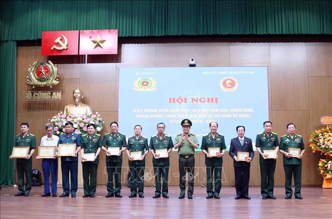 Biểu dương cựu chiến binh tiêu biểu trong phong trào “Toàn dân bảo vệ an ninh Tổ quốc” ảnh 2