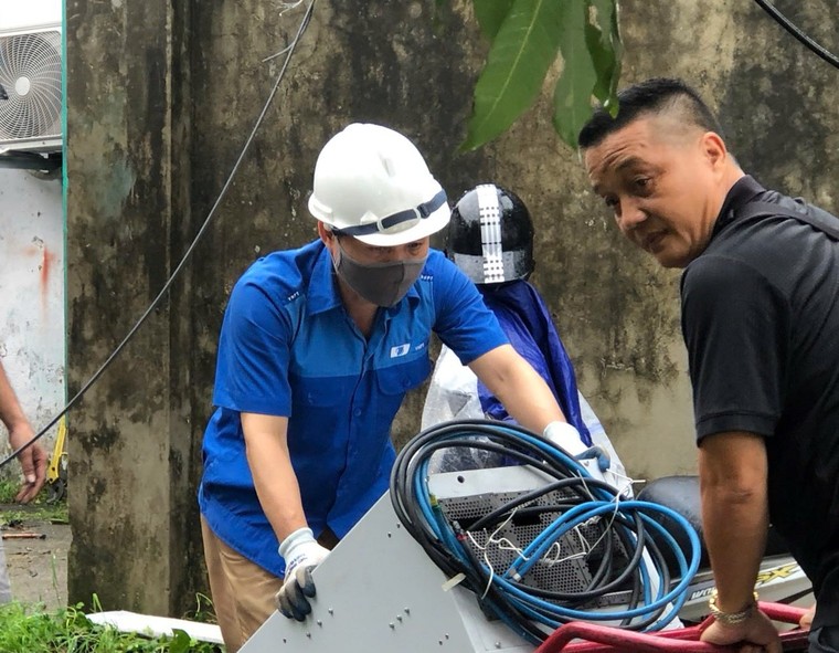 VinaPhone nhanh chóng hỗ trợ người dân các tỉnh chịu ảnh hưởng bão Yagi ảnh 1