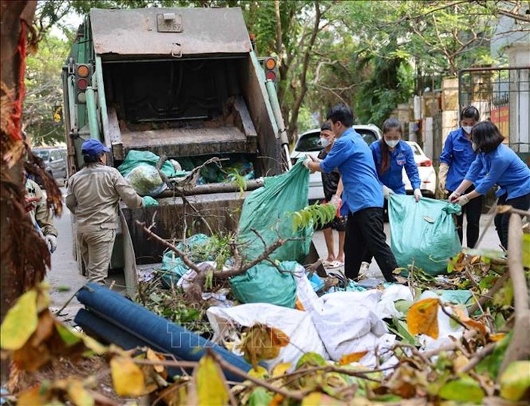 Giám sát hoạt động xử lý môi trường, phòng, chống dịch bệnh sau mưa lũ ảnh 2