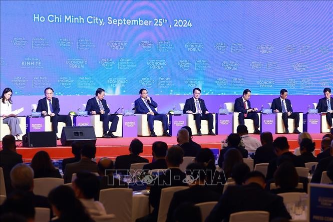 Thủ tướng Phạm Minh Chính đối thoại chính sách với chuyên gia, doanh nghiệp trong và ngoài nước ảnh 1