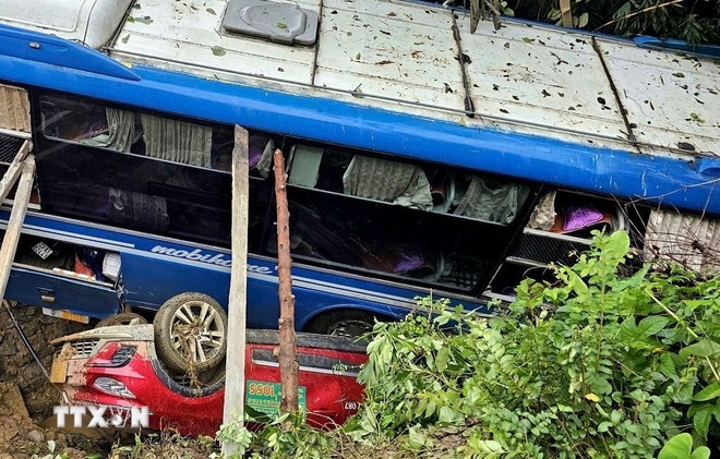 Vụ sạt lở nghiêm trọng tại Hà Giang: Phân luồng giao thông trên tuyến Quốc lộ 2 ảnh 1