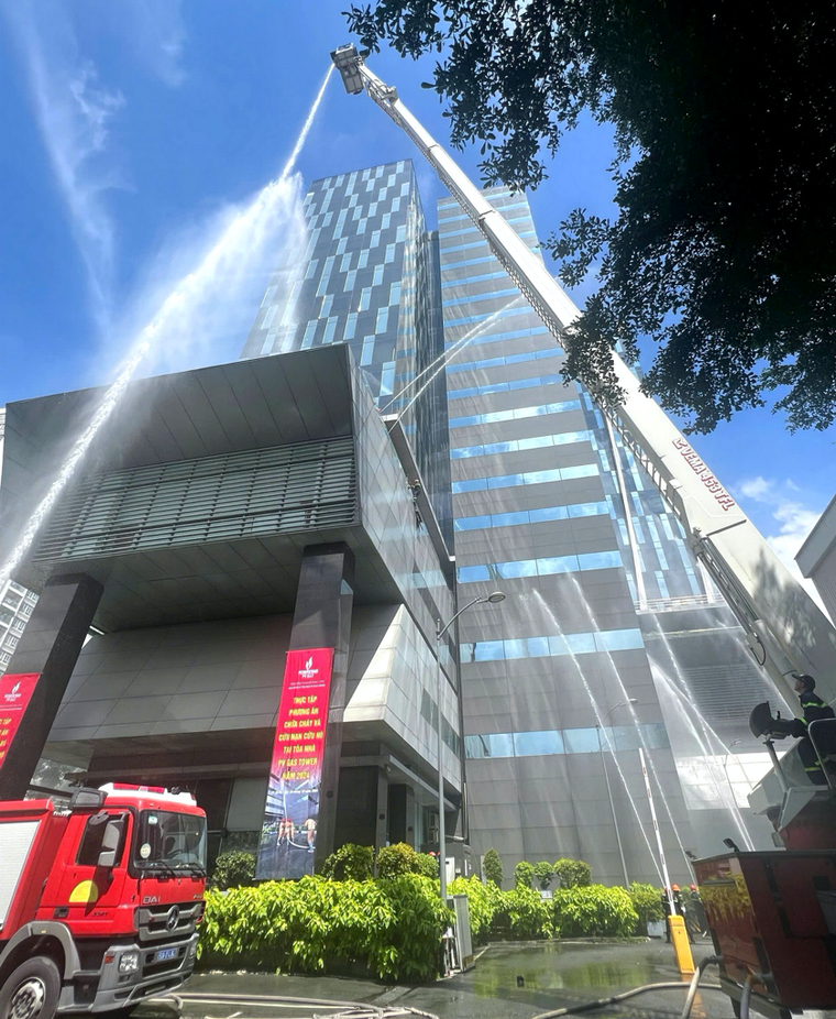 Diễn tập phương án chữa cháy, cứu nạn, cứu hộ tại PV GAS Tower ảnh 2