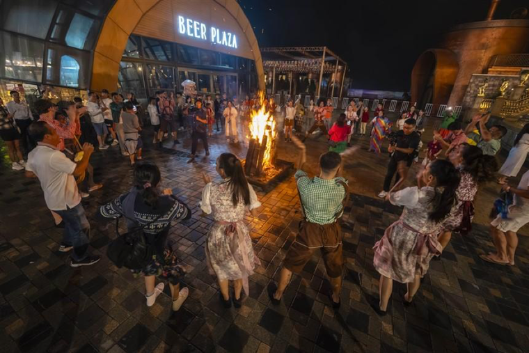 Đà Nẵng: Tận hưởng bữa tiệc đêm “Ba Na By Night” phiên bản mới chỉ từ 500.000 VNĐ ảnh 2