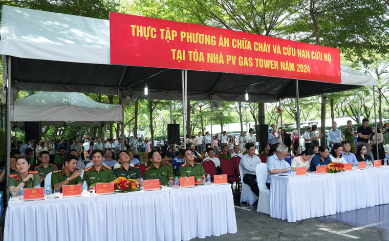 Diễn tập phương án chữa cháy, cứu nạn, cứu hộ tại PV GAS Tower ảnh 3