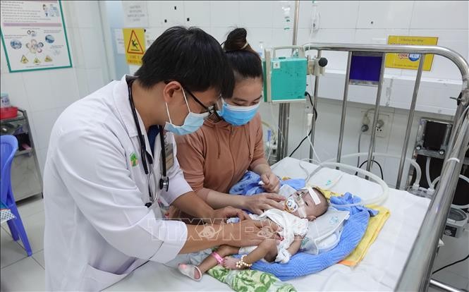 Bệnh hô hấp bắt đầu vào mùa ở miền Nam, trẻ em nhập viện gia tăng ảnh 1