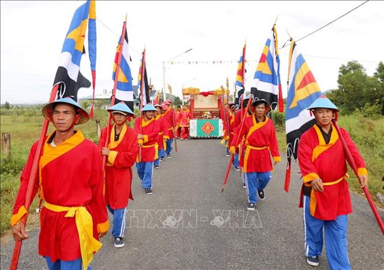 Lễ hội văn hóa - du lịch Dinh Thầy Thím năm 2024 thu hút đông du khách ảnh 1