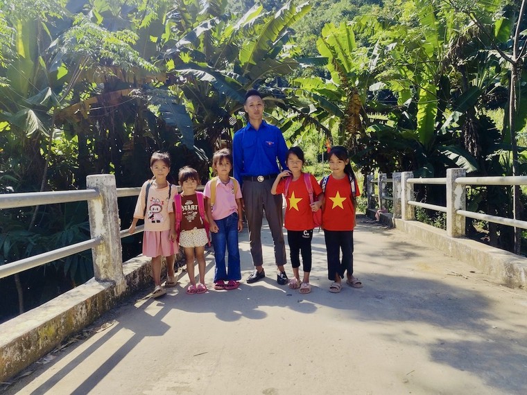 Thăm lại cây cầu làm đổi đời cho bản làng nghèo bên suối Tình yêu ảnh 3