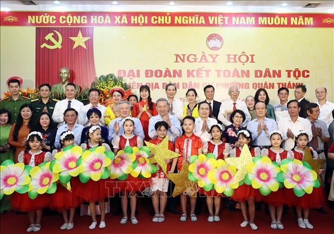 Tổng Bí thư Tô Lâm dự Ngày hội Đại đoàn kết toàn dân tộc tại phường Quán Thánh, Hà Nội ảnh 1