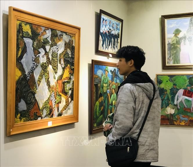 Vẻ đẹp người lính qua các tác phẩm mỹ thuật trong triển lãm “Chung bước quân hành 2024” ảnh 1
